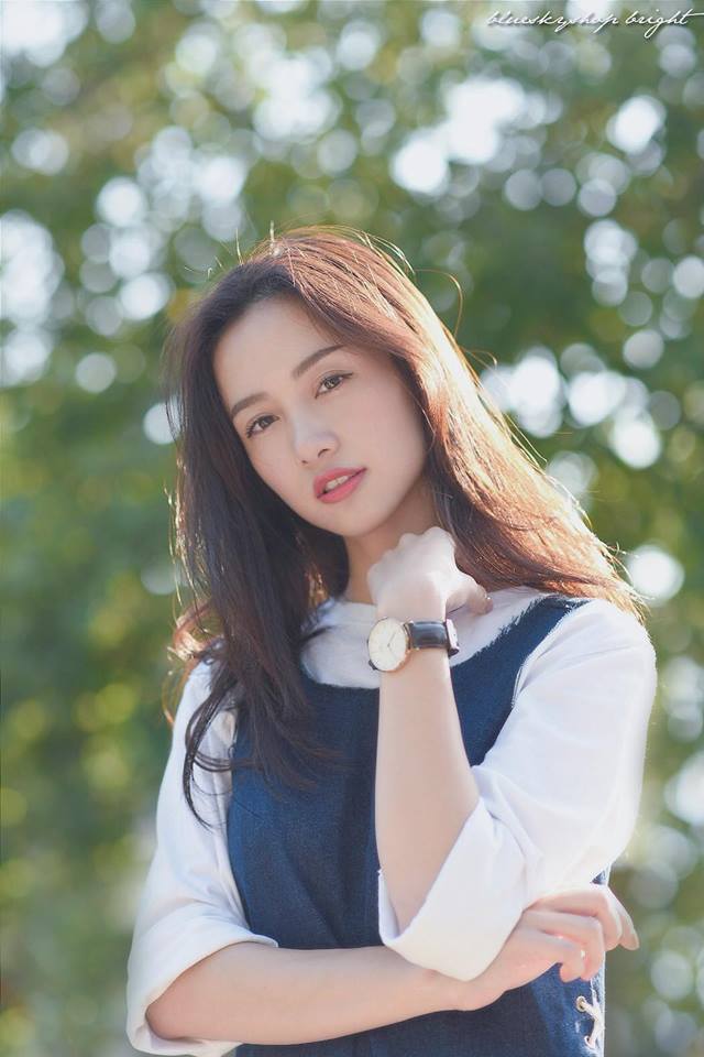 美女蹲着拉屎无遮挡